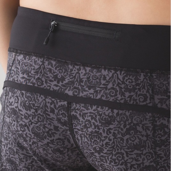 Lululemon Athletica Black & Gray Athletic Speed Shorts 2½” – Size 6 GUC - Picture 3 of 14